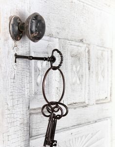 dabd468d09a82a9d66fc4541f8844389-antique-keys-vintage-keys
